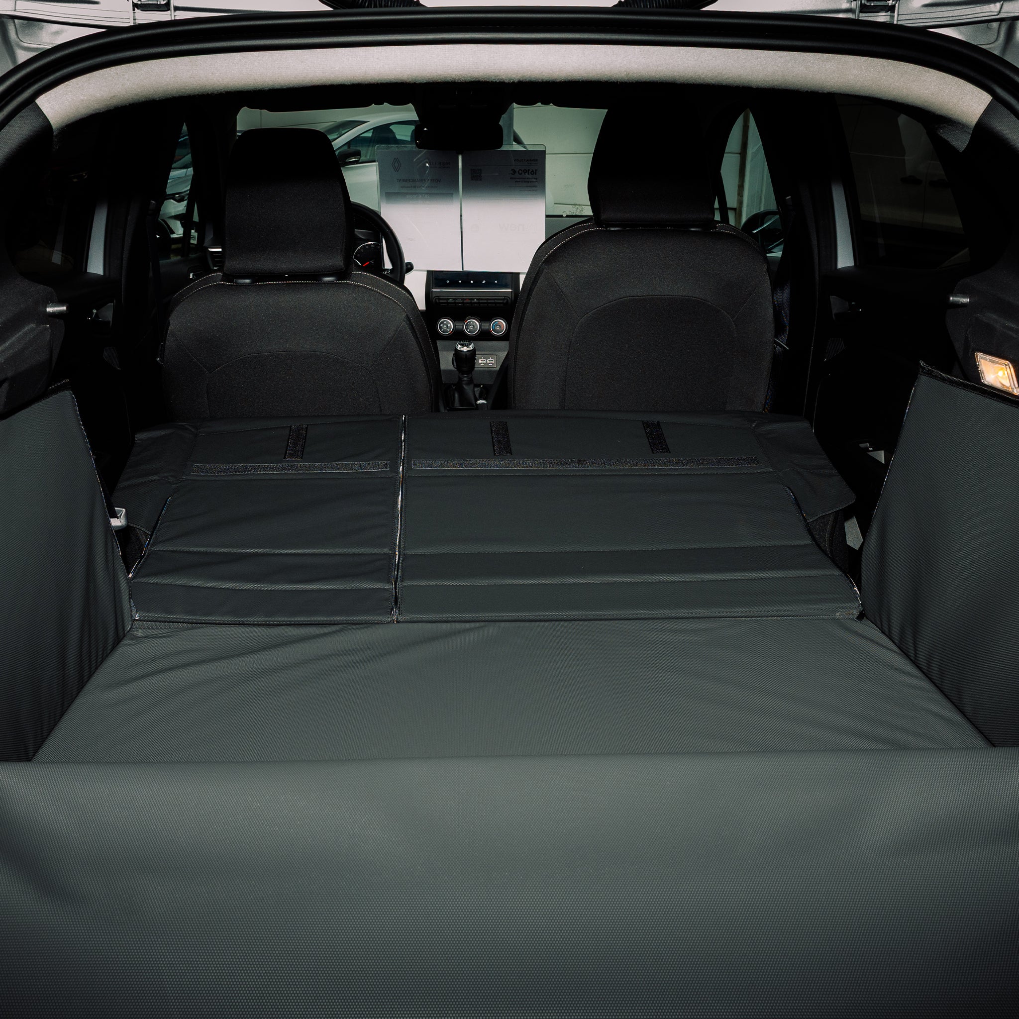 Renault Clio 4 - Bac de protection de coffre sur mesure