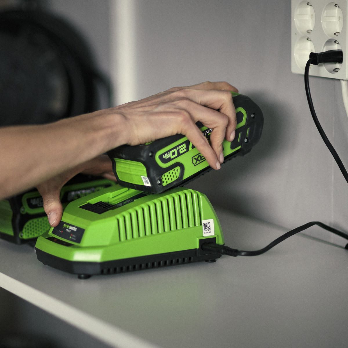 Chargeur Universel 40V pour batteries GREENWORKS