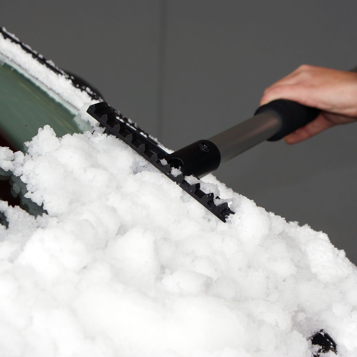 Grattoir Givre Pare-brise et Brosse Neige DELUXE avec manche télescopique