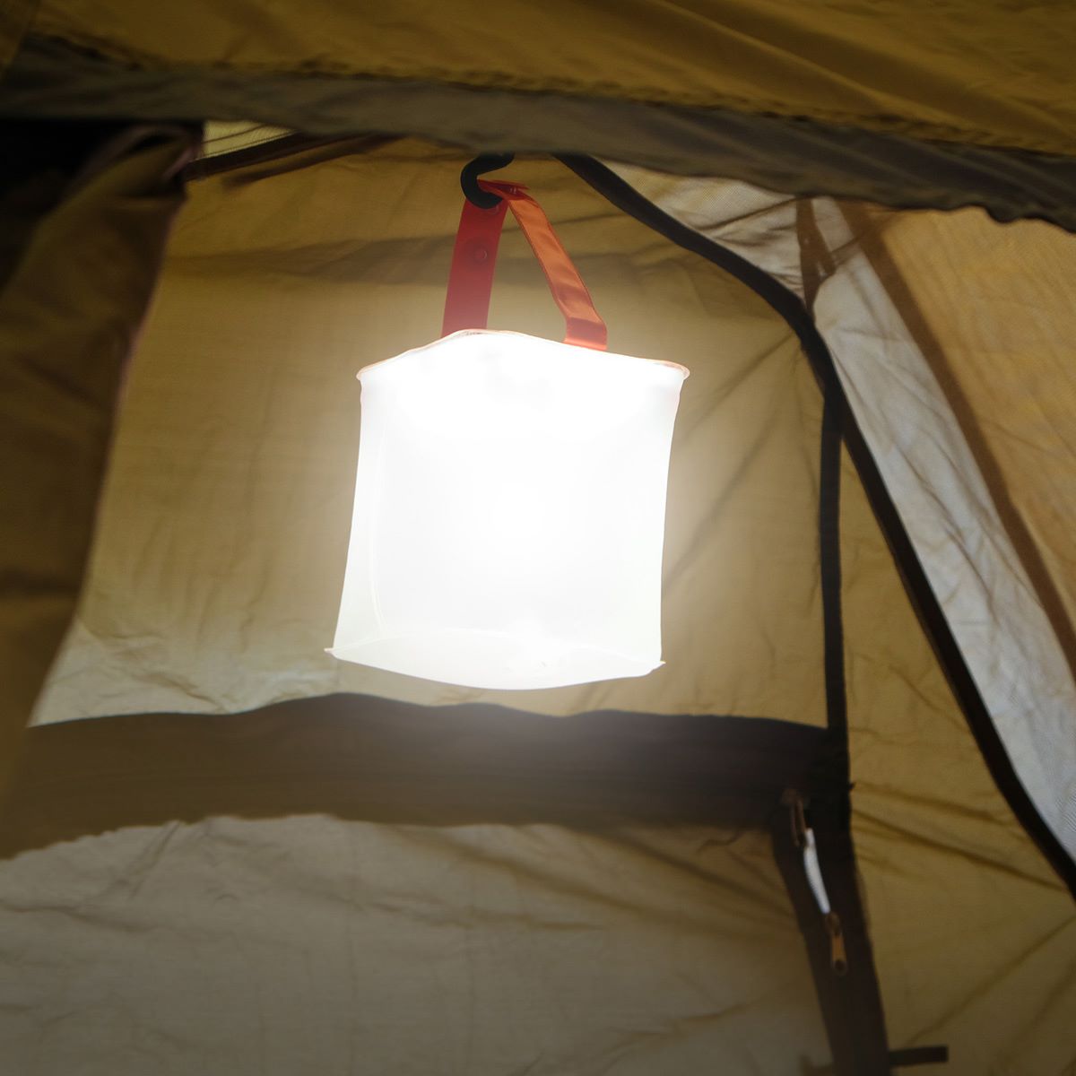 Lanterne de camping solaire gonflable