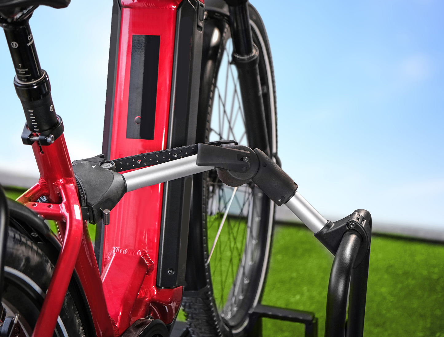 Porte-vélo EUFAB: Fixe-cadre à Strap inclinable Amovible Ø 25 + 30 mm et Antivol 40 cm - Porte-vélos EUFAB