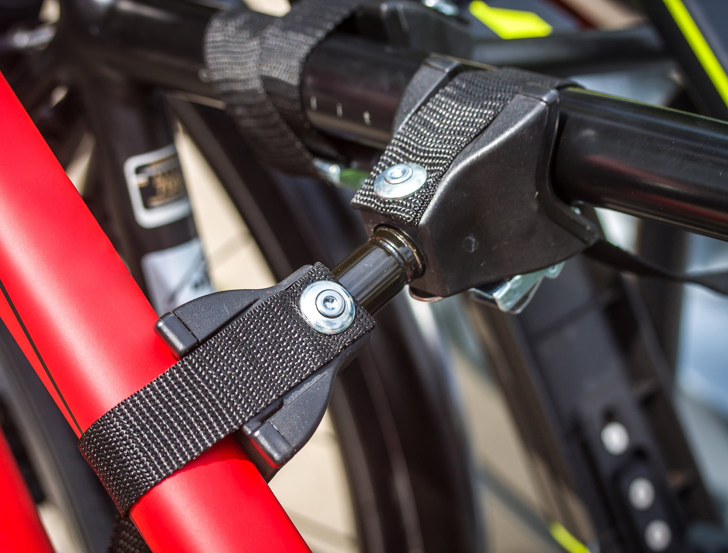 Porte-vélos 3 vélos sur attelage plateforme basculant AMBER 3 - EUFAB