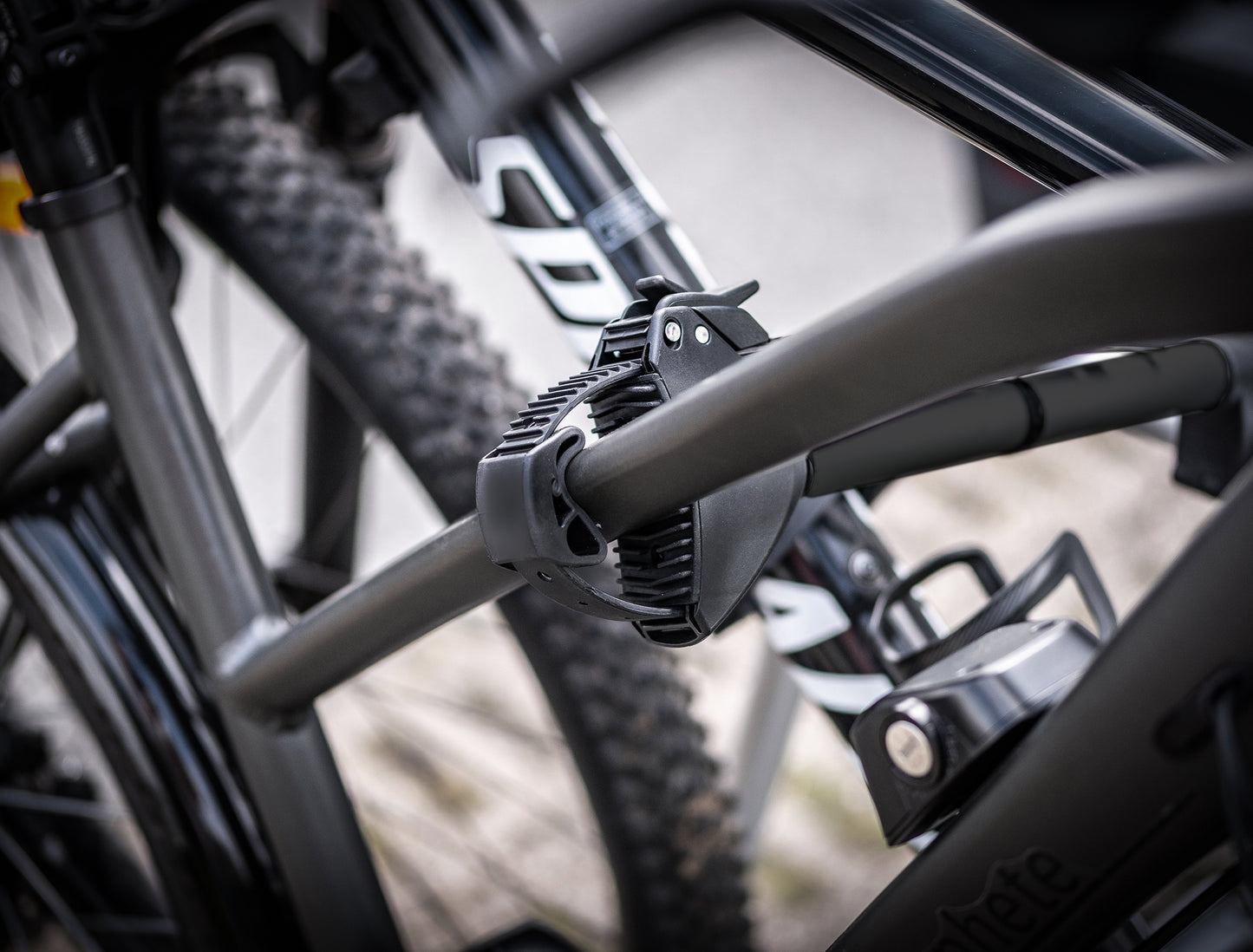 Porte-vélos 2 vélos SD260 BLACK spécial Fourgon et Portes battantes - EUFAB