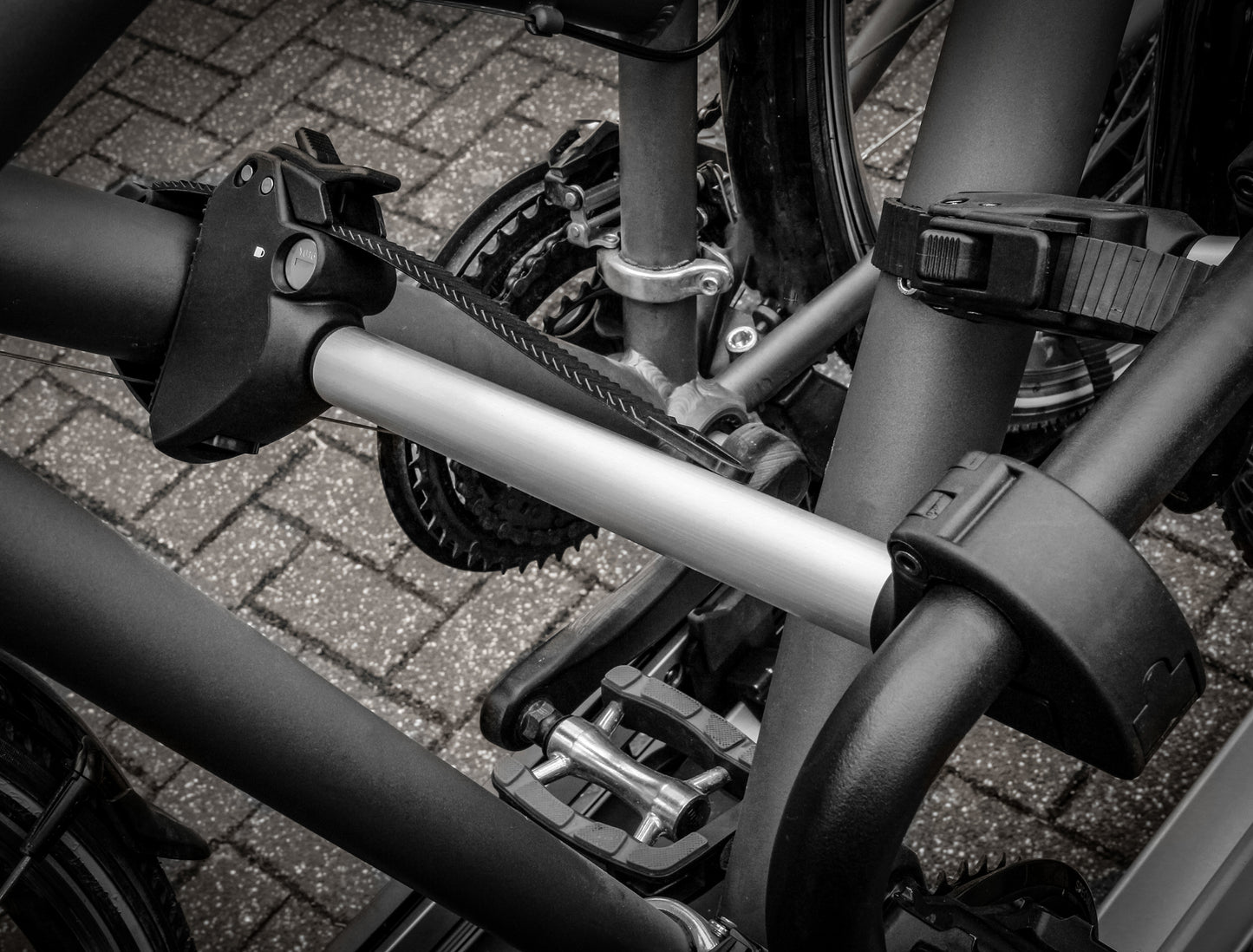 Porte-vélo EUFAB : Fixe-cadre Long Amovible Ø 25 + 30 mm Antivol avec Collier de serrage - Porte-vélos EUFAB