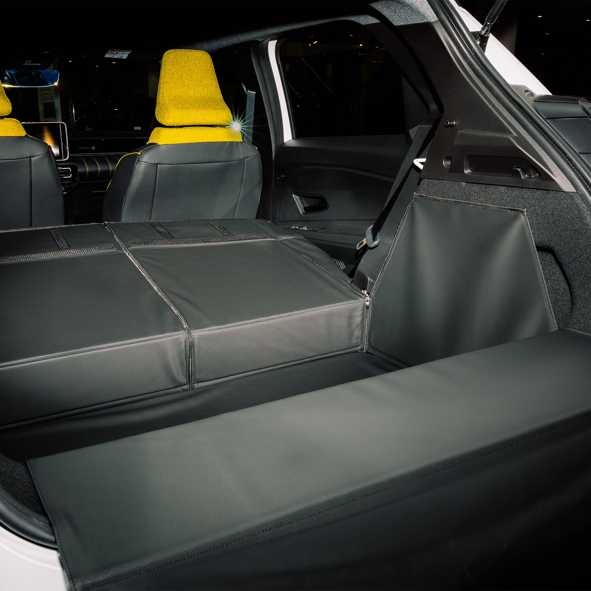 Renault R5 - Bac de protection de coffre sur mesure